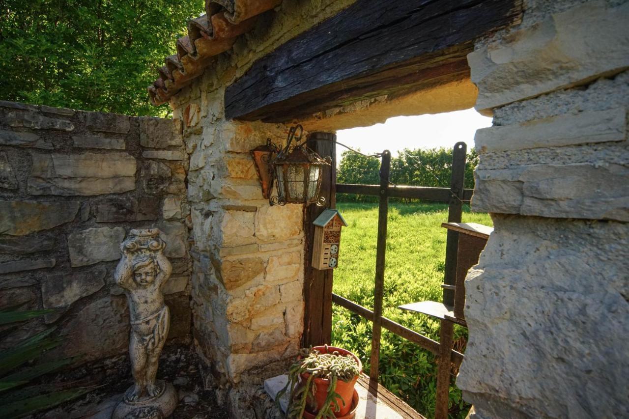 Rooms Stancija Ruseti Oprtalj Buitenkant foto