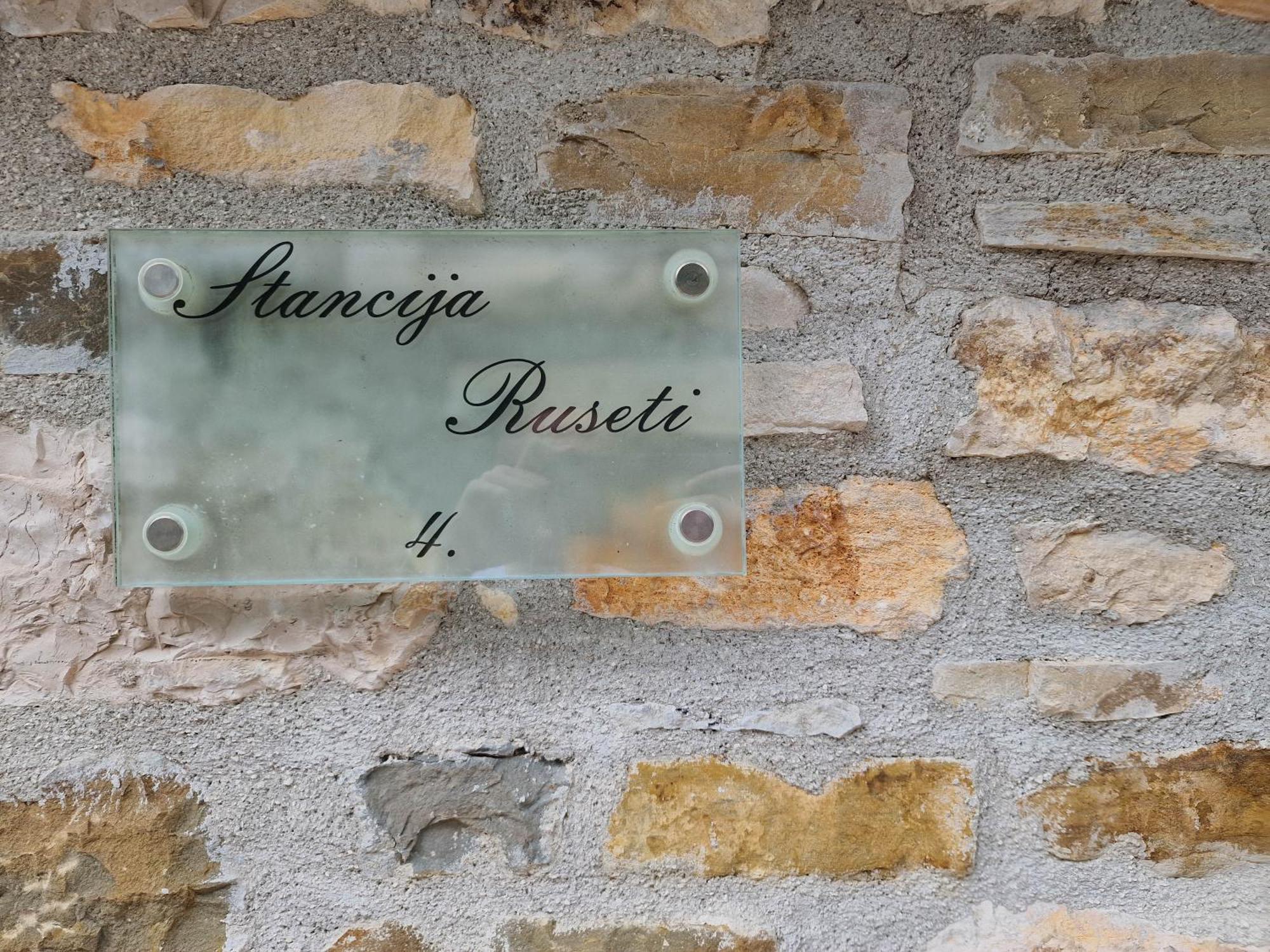 Rooms Stancija Ruseti Oprtalj Buitenkant foto